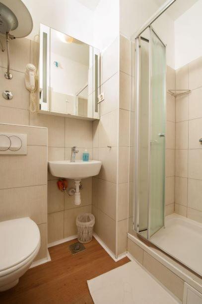 Centar 2 Private Room With Ensuite And Kitchenette Split Exterior photo